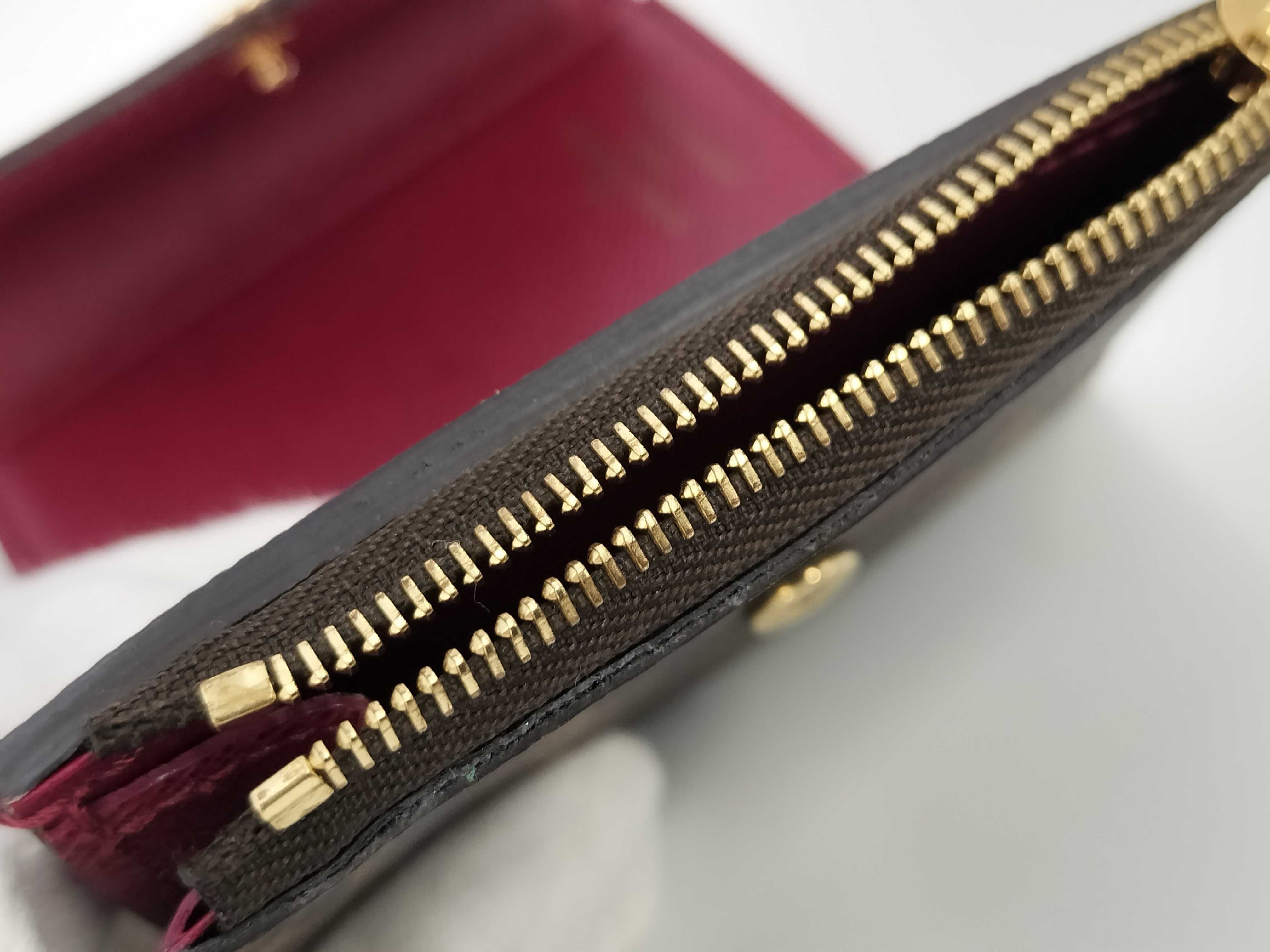 Louis Vuitton Portefeuille Zoe Compact Wallet