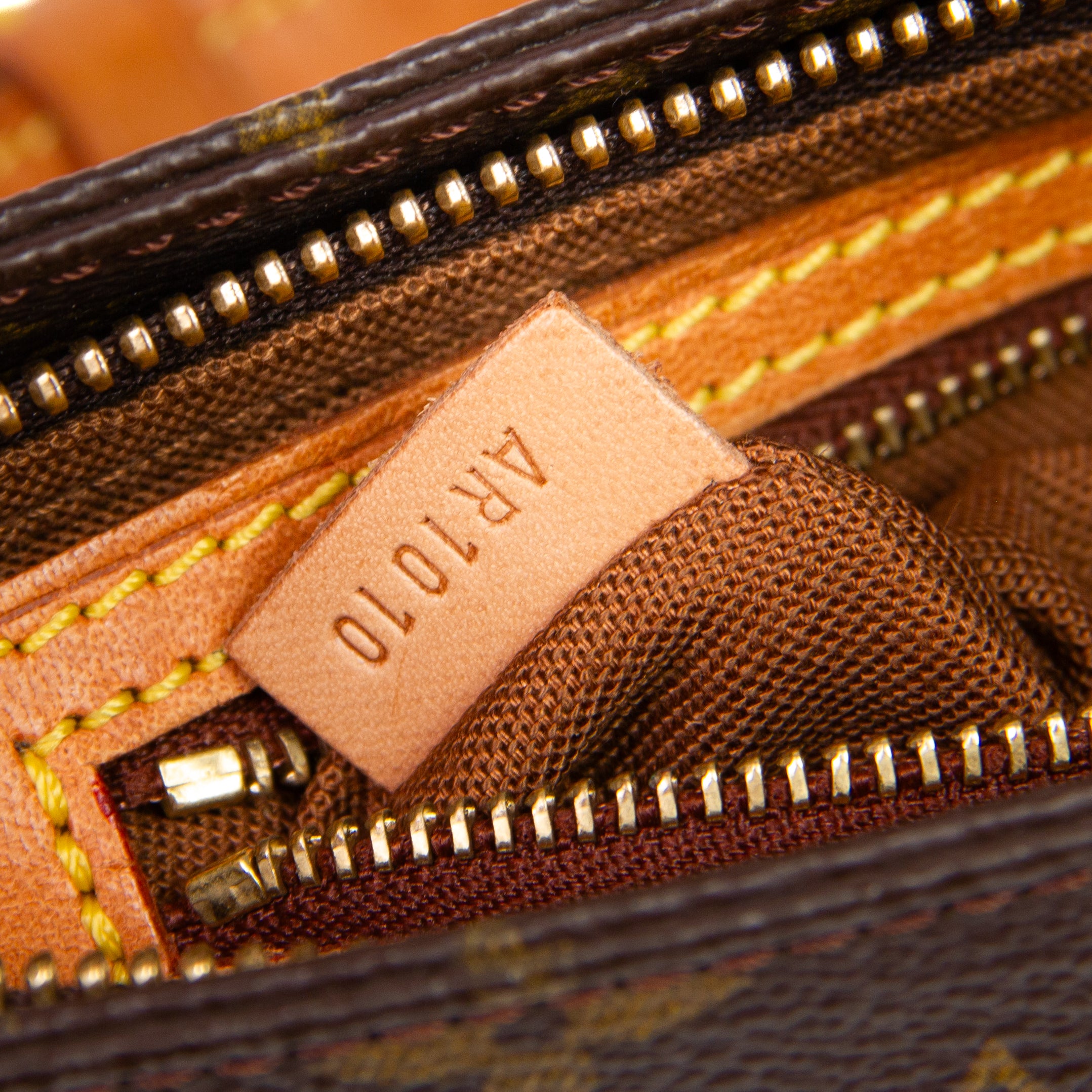 Louis Vuitton Trotteur Crossbody