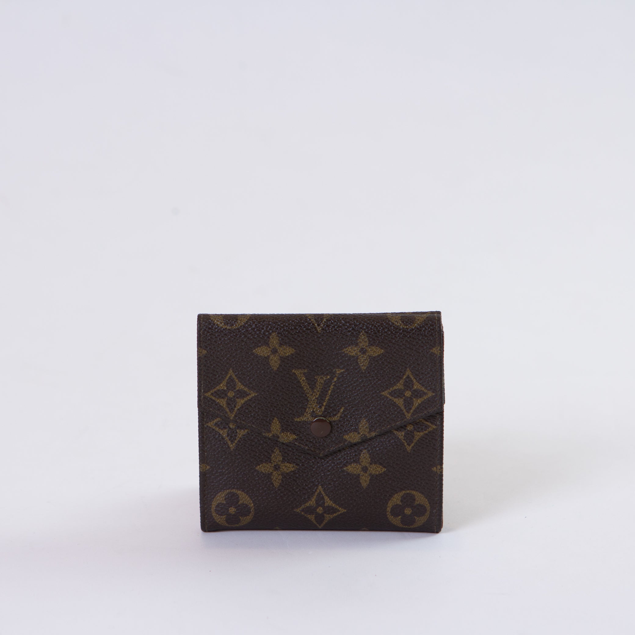 Sncvintage_accessories_louis_vuitton_monogram_fold_wallet-1_845d5f6e-25bd-4b85-b88e-01854eca3d96.jpg