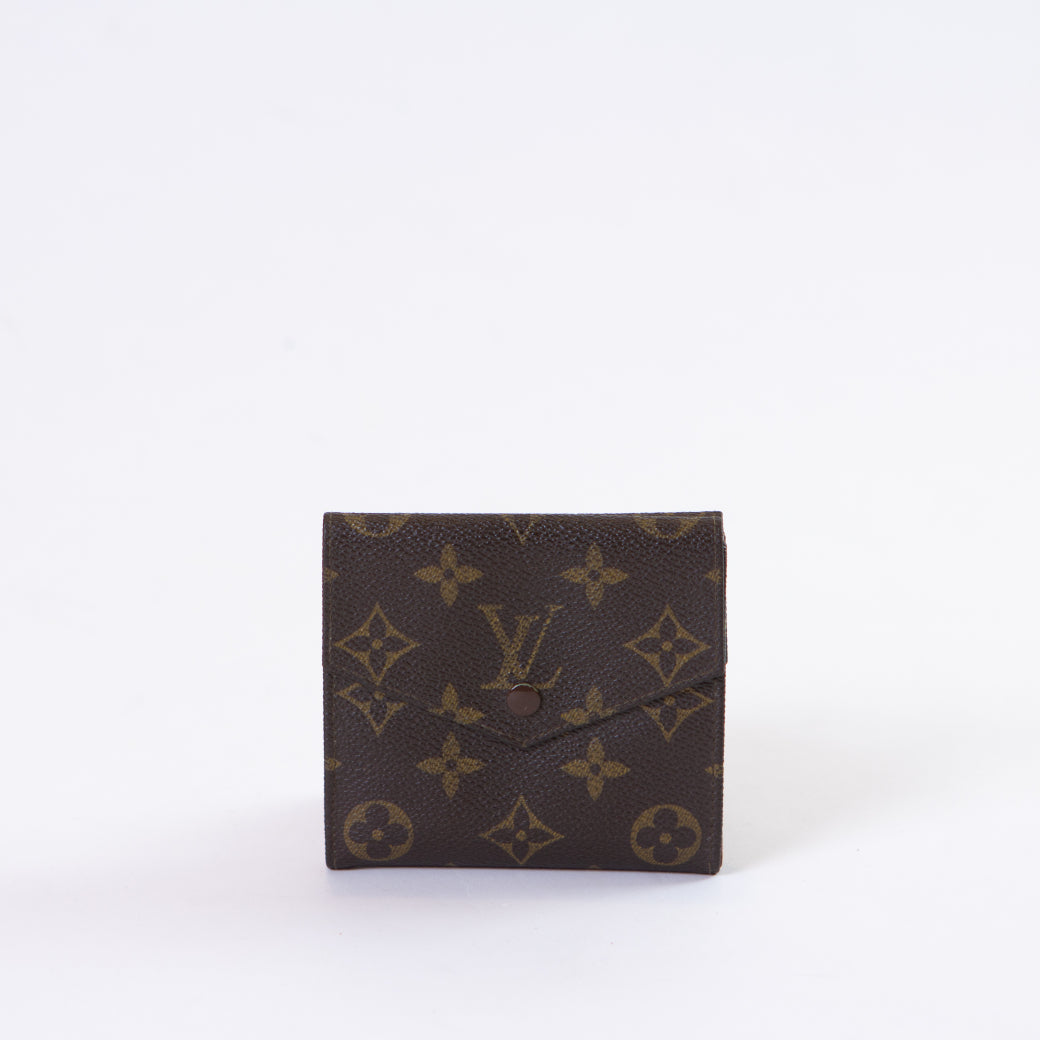 Sncvintage_accessories_louis_vuitton_monogram_fold_wallet-1_a25915c0-6951-49fa-90ad-bc775fed283f.jpg