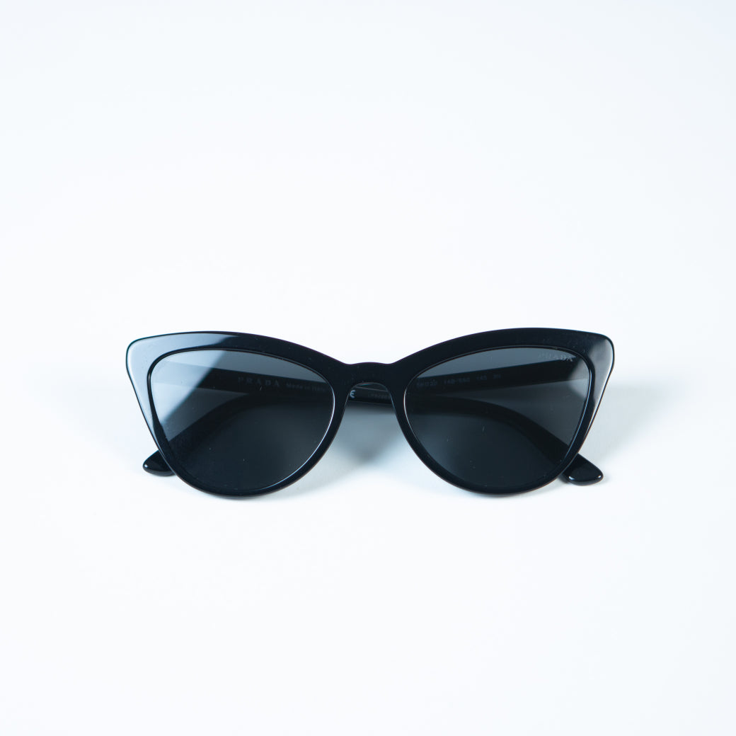 Sncvintage_accessories_vintage_prada_sunglasses-1_a9e75515-cb38-45e7-b291-4155a0656d81.jpg