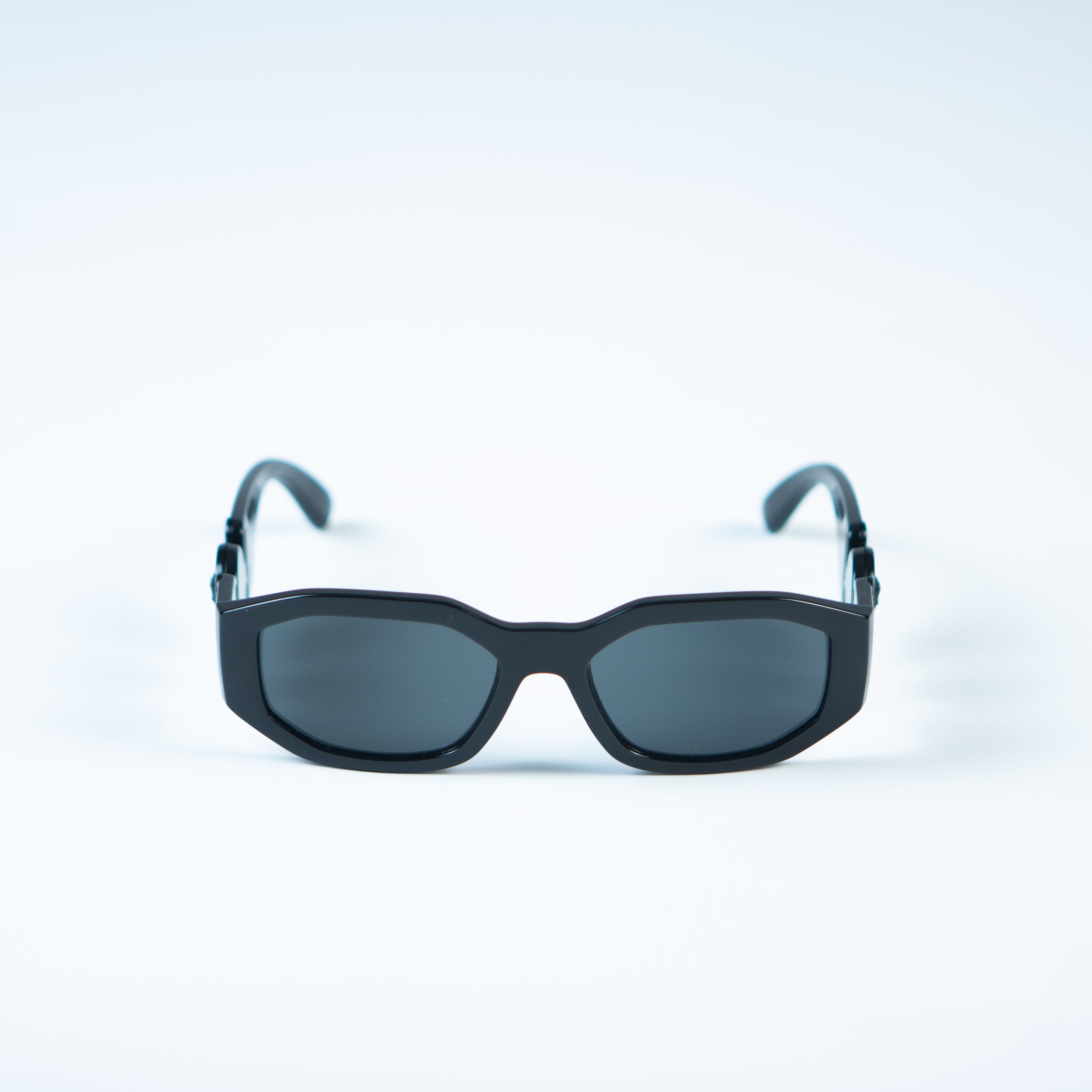 Sncvintage_accessories_vintage_versace_sunglasses-2_acf3a2cd-9b2c-4a73-af8e-a9a3a31e73c9.jpg