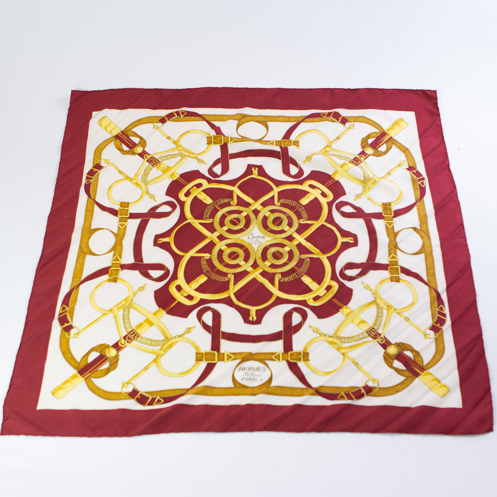 Sncvintage_scarfs_hermes_carr_new-1.jpg